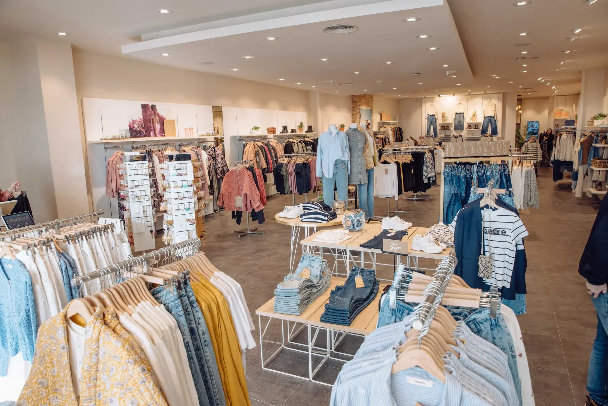 Intérieur de la boutique Promod Cholet